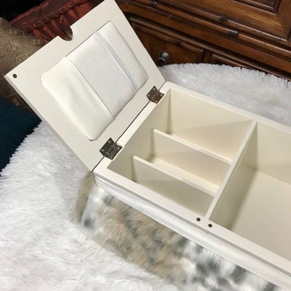 Snow Leopard Faux Fur Double Door 'K' Four Compartment Mirrored Storage Box - Picture 8 of 12